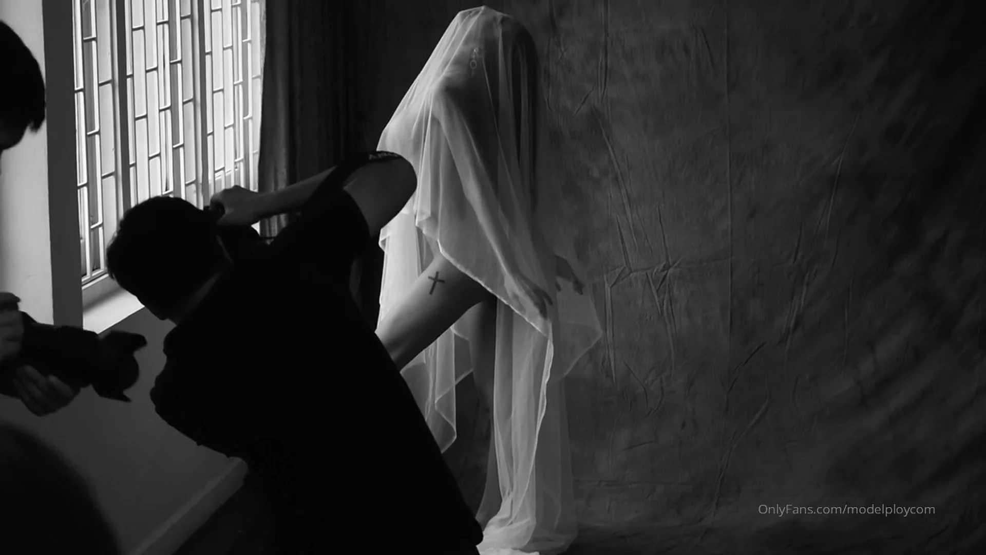 Magnetic  Petite ploytigerstam Nude OF