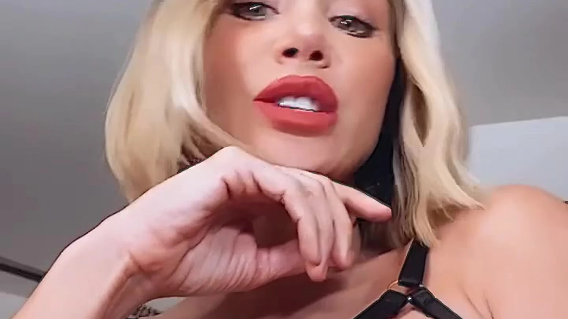 Exposed gorgeous Caucasian Sara Underwood Nudes