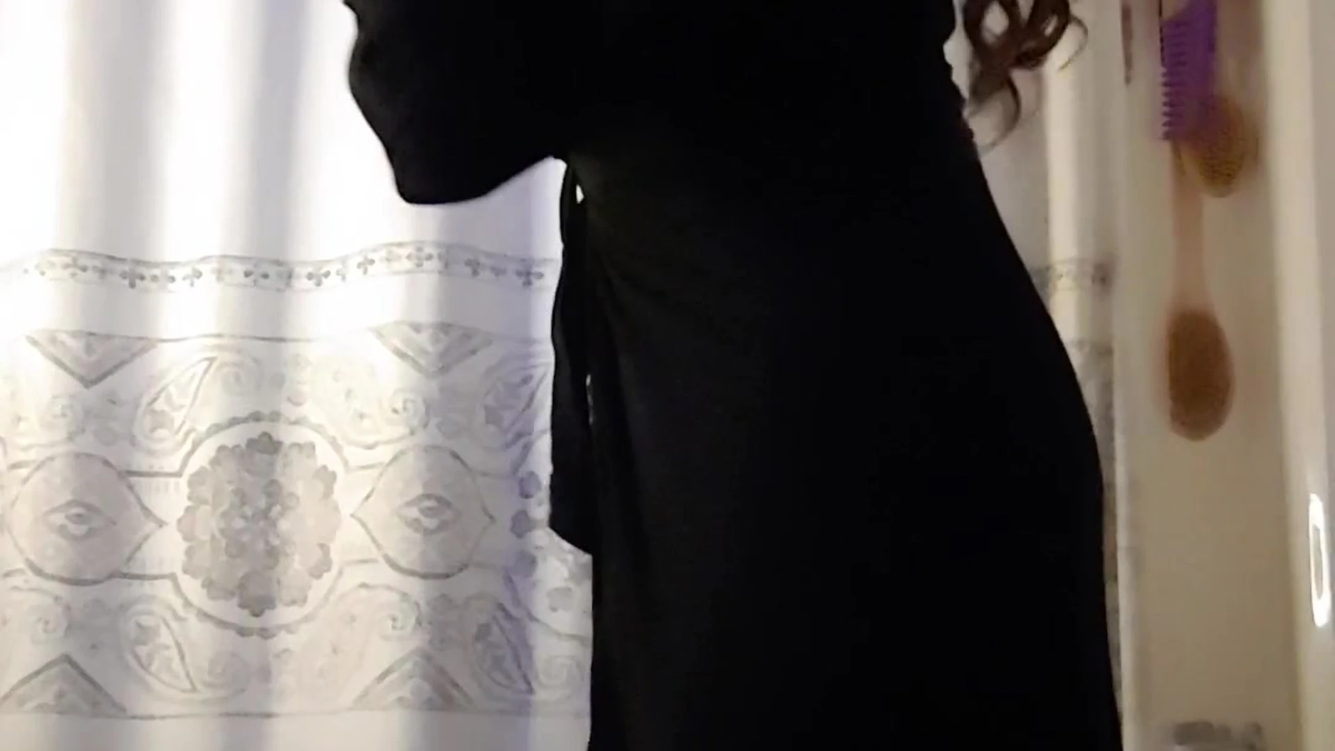 Disciplined Sweating American MandyFrizzle bg