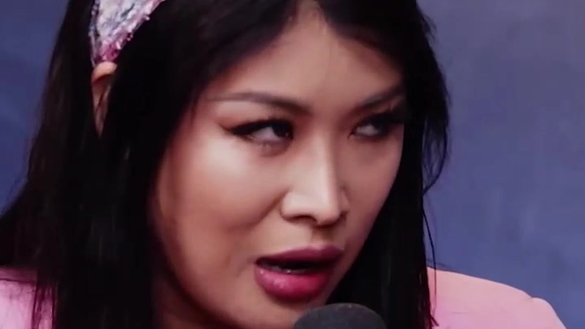 Babe sucking Asian Jiaoying Summers sexy pic