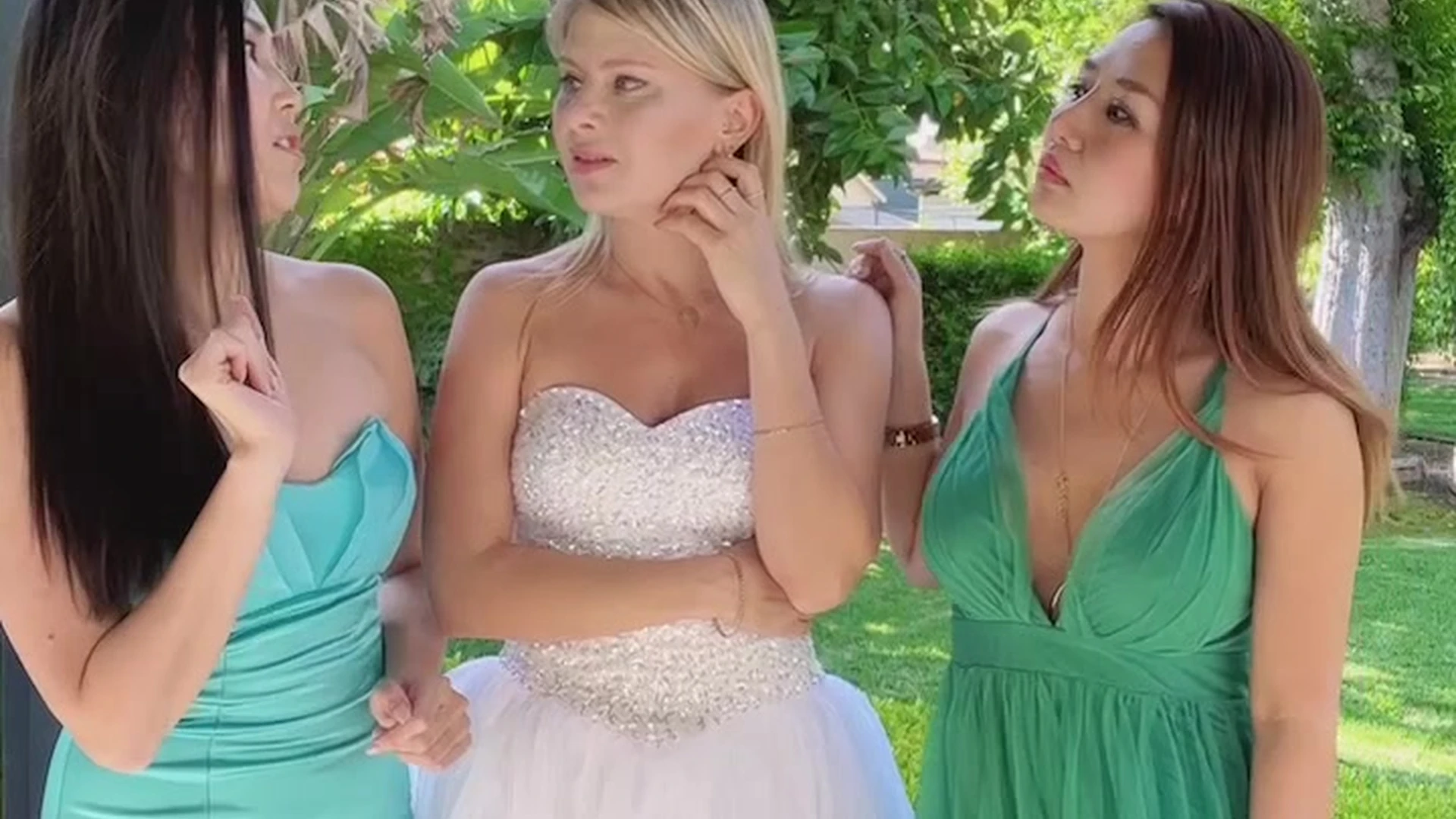 Assertive sucking Brunette Jiaoying Summers dildo