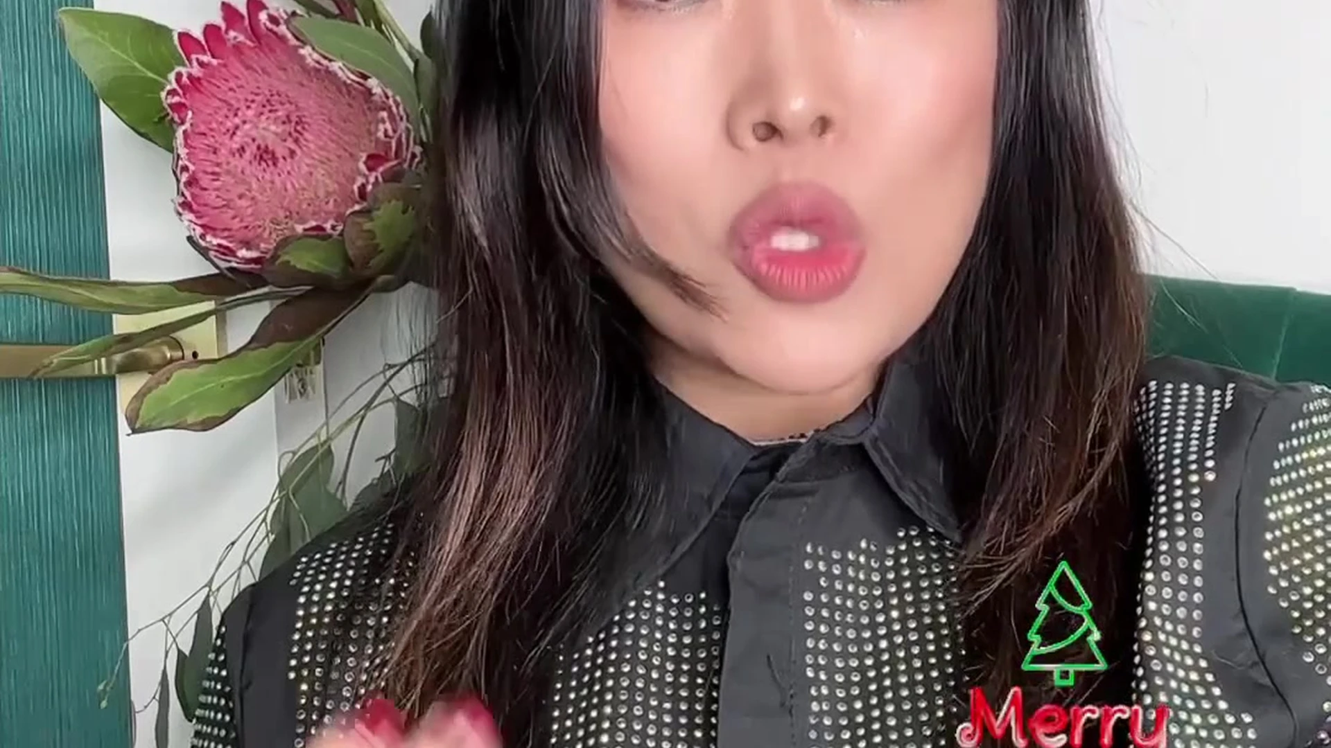 Brunette Jiaoying Summers nude pic full vid