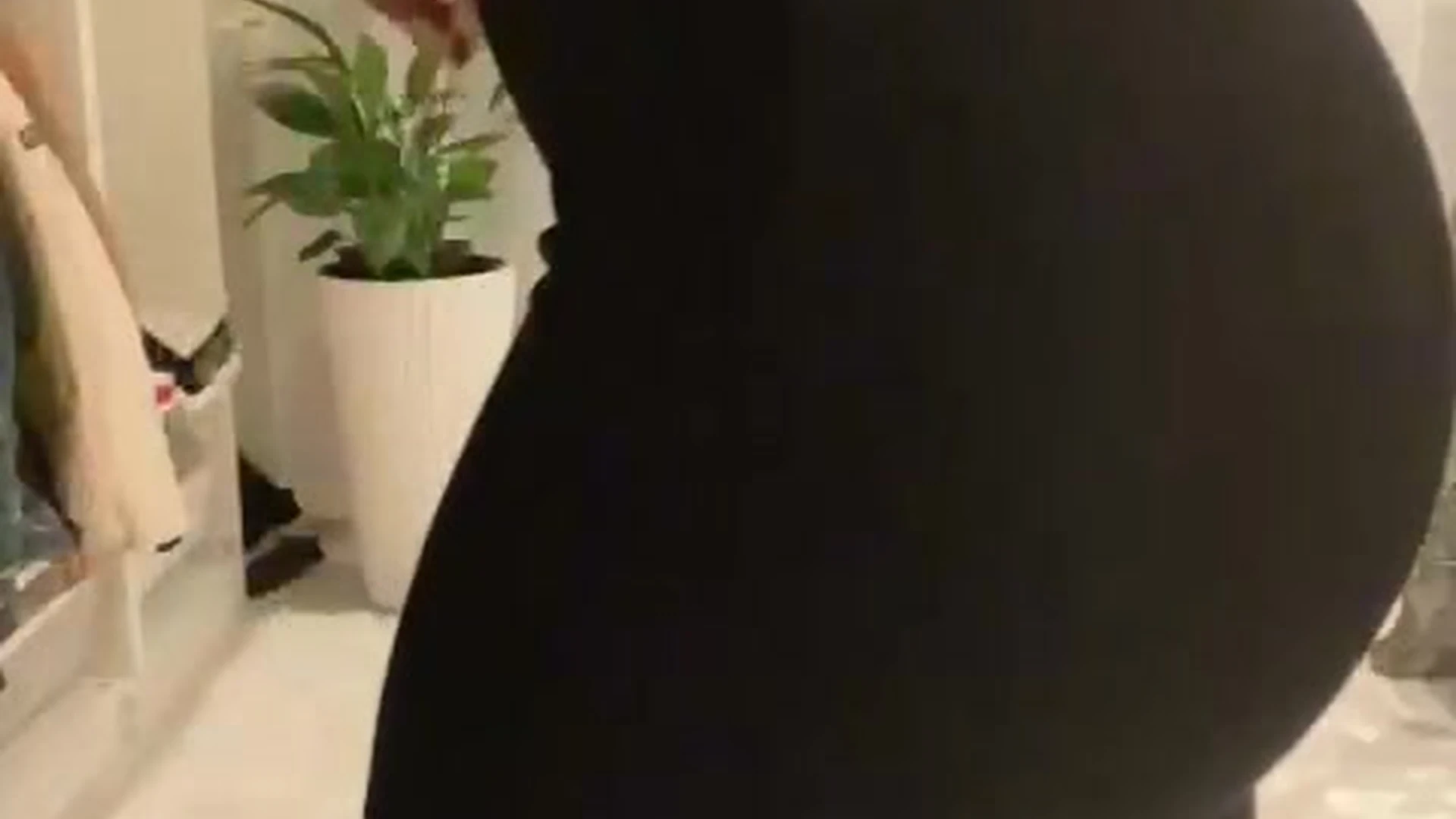 maneater Dripping Natural boobs Lia Engel onlyfans pics